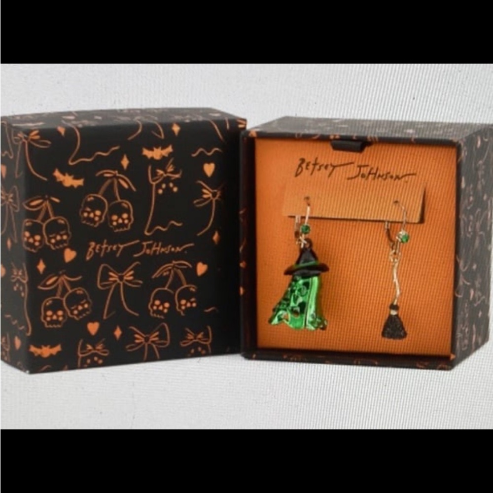 BETSEY JOHNSON Halloween Mismatched Green Ghost Witch & Broom Earrings NEW NWT - Picture 2 of 12